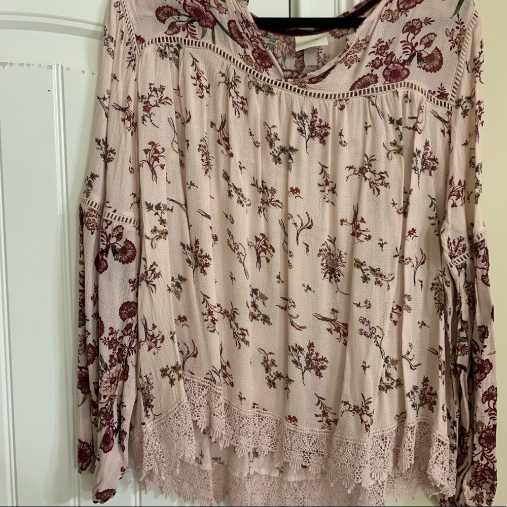 Knox Rose floral blouse with lace bottom